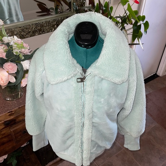 CYN & LUCA Raglan Sleeve Faux Sherpa Bomber Jacket in Mint NWT - Picture 6 of 12